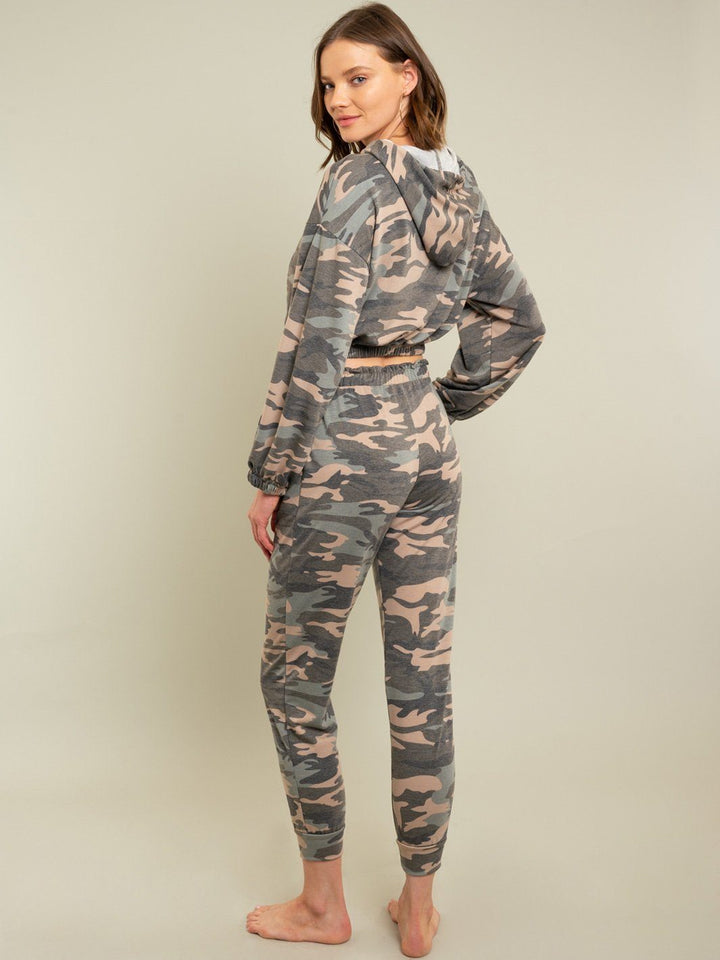 WOMEN'S 2 PC. CAMOUFLAGE SET