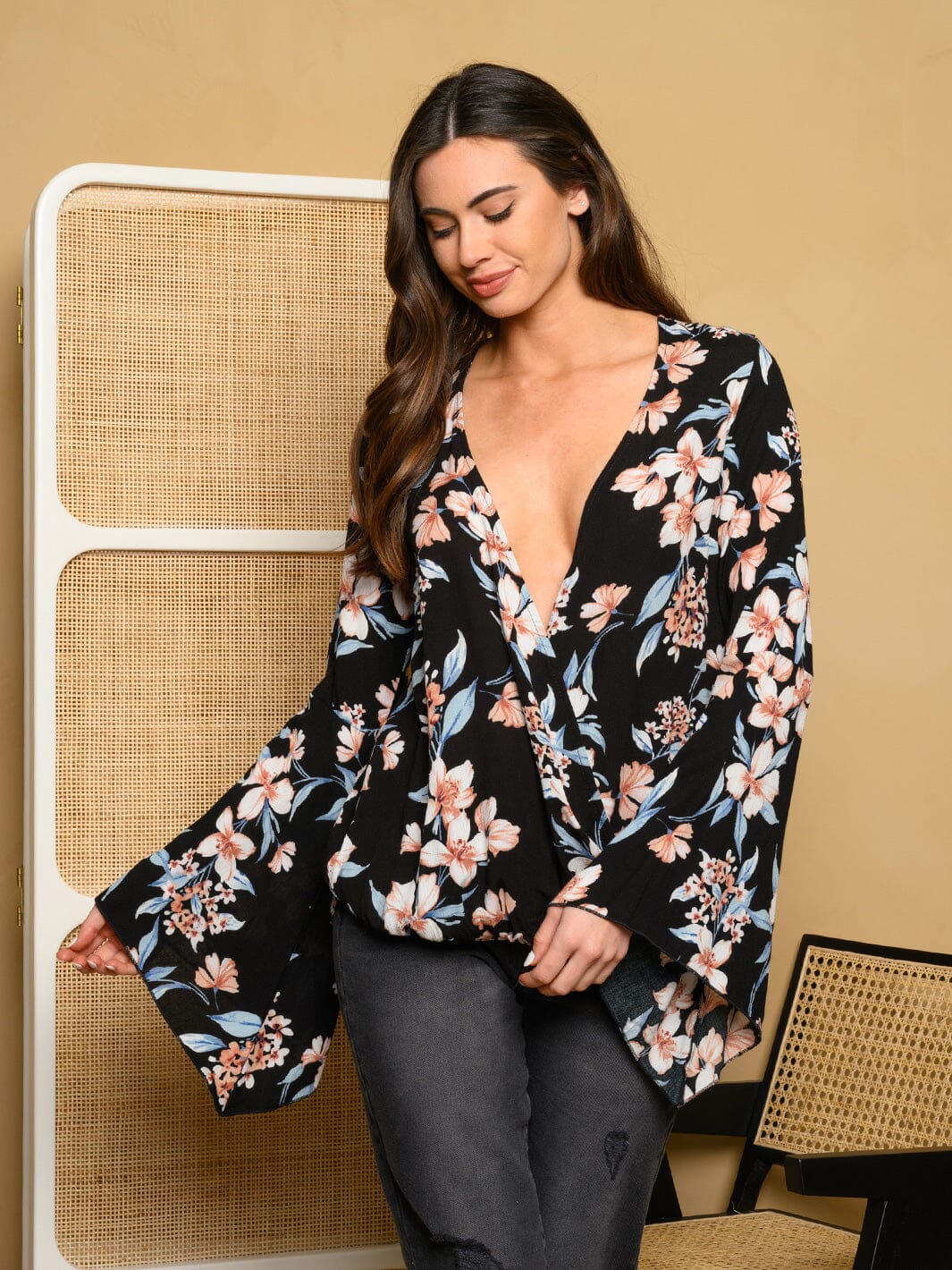 WOMEN'S SURPLICE LONG BELL SLEEVE FLORAL TOP