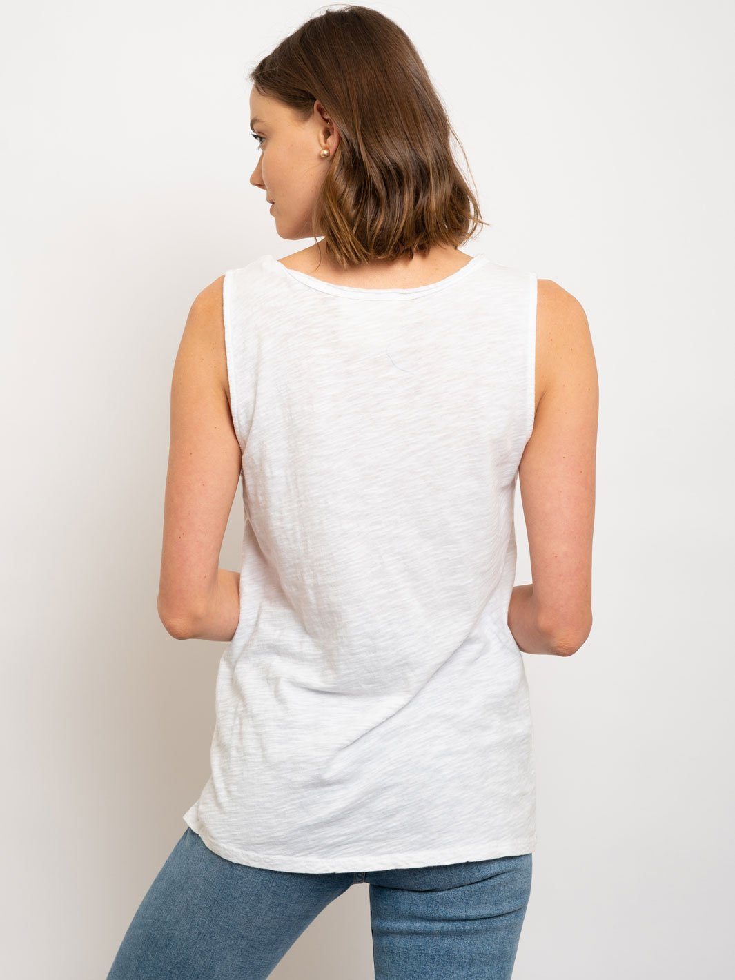 WOMEN'S SLEEVELESS MINERAL WASH VACAY GRAPGIC TANK TOP