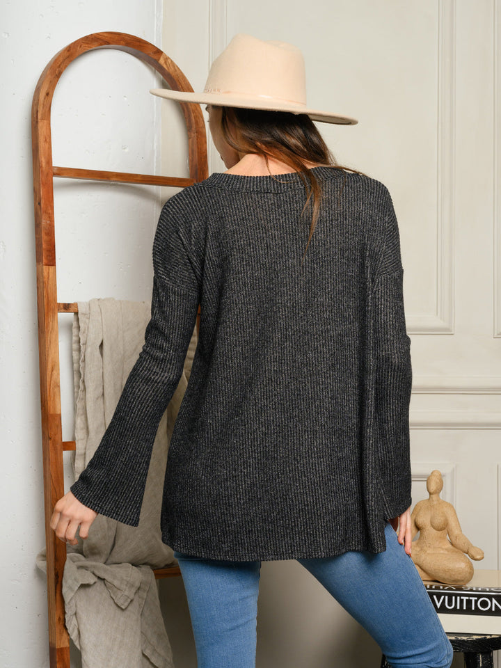 WOMEN'S LONG SLEEVE V-NECK TOP