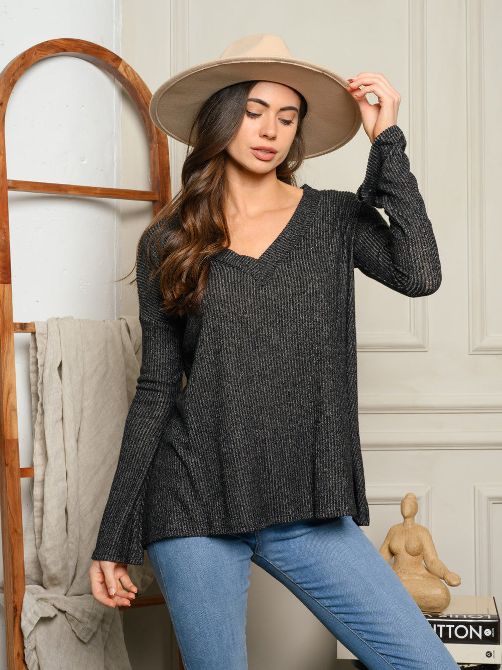 WOMEN'S LONG SLEEVE V-NECK TOP