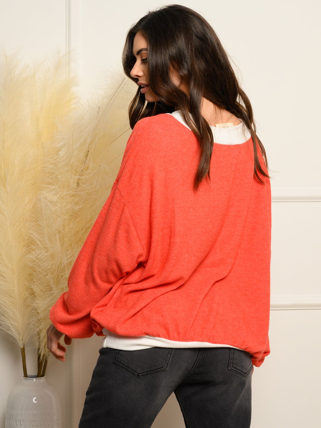 WOMEN'S LONG SLEEVE V-NECK TOP