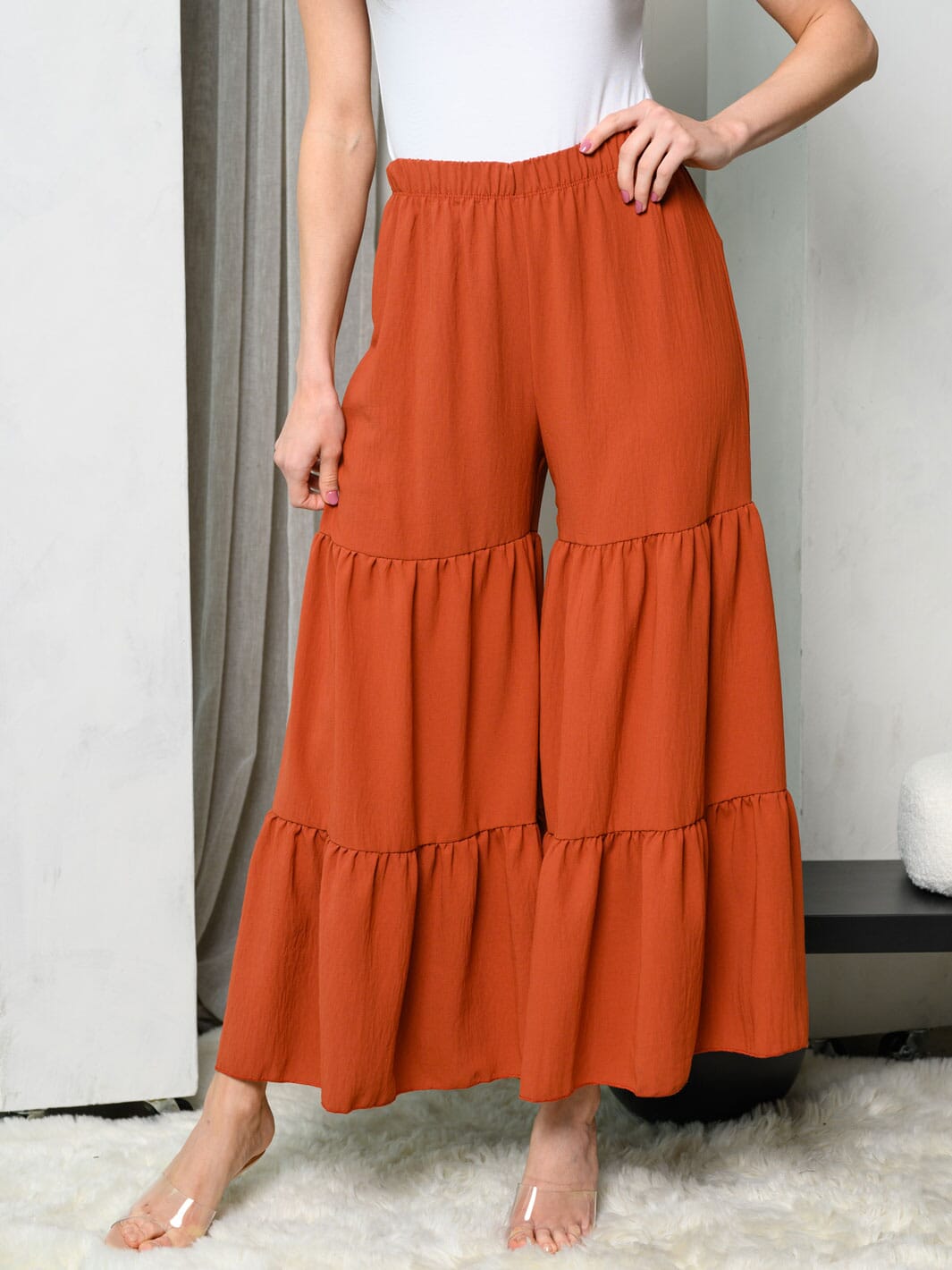 WOMEN'S RUFFLE TIERED CAPRI PANTS