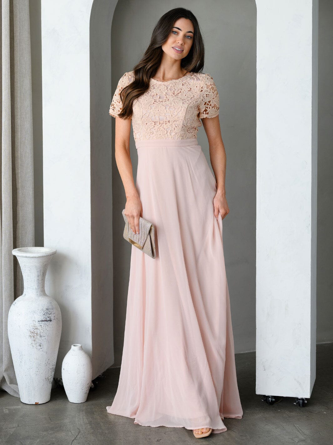 WOMEN'S SHORT SLEEVE LACE DETAILED OPEN BACK GOWN MAXI DRESS