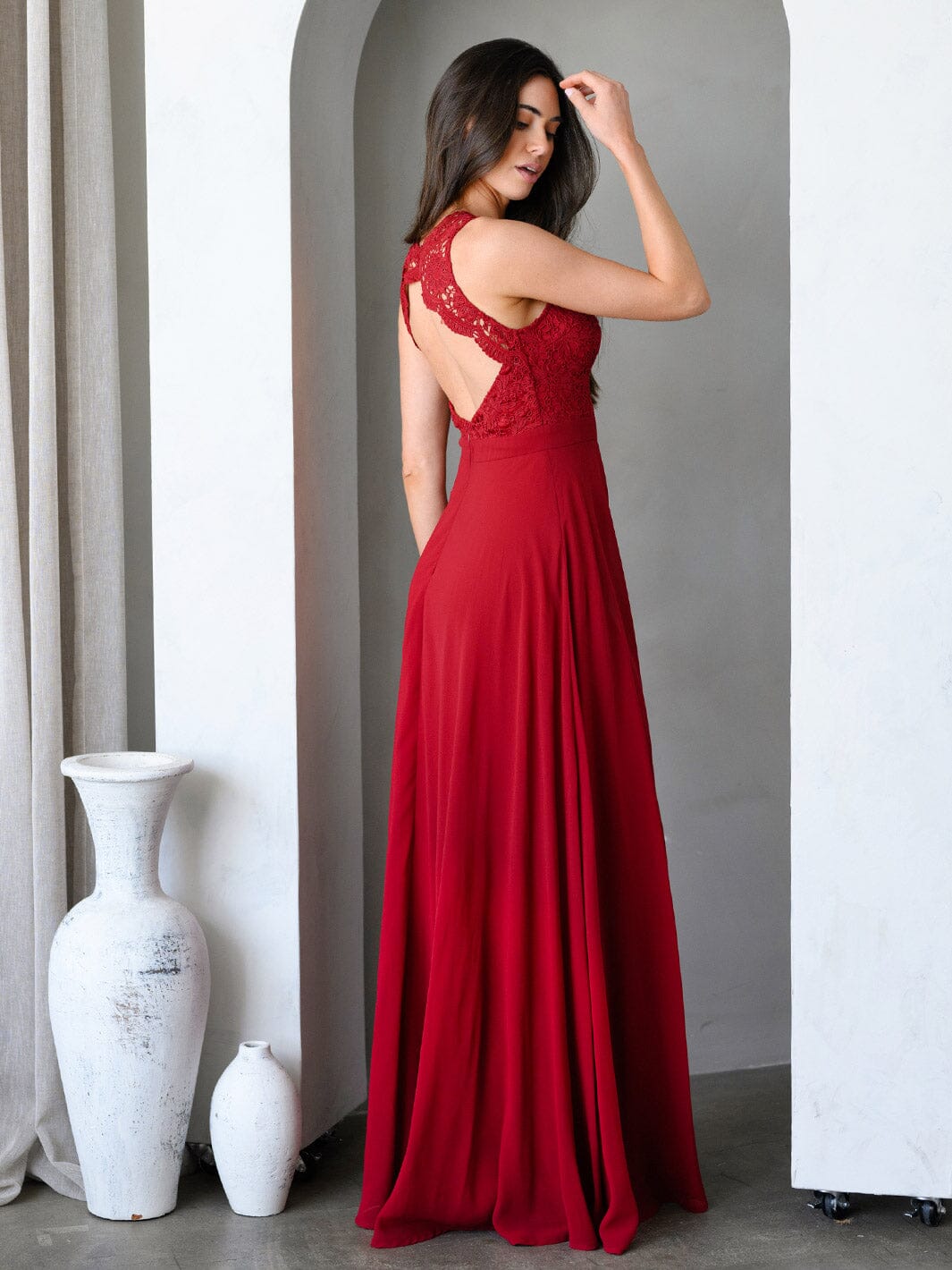 WOMEN'S SLEEVELESS BACK DETAILED LACE MAXI DRESS