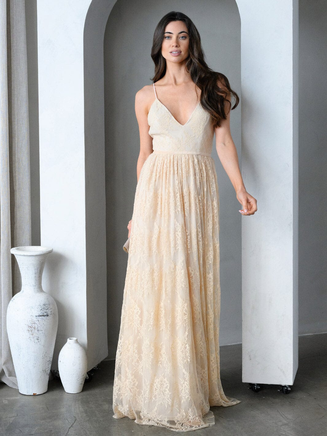WOMEN'S SLEEVELESS V-NECK LACE GOWN MAXI DRESS