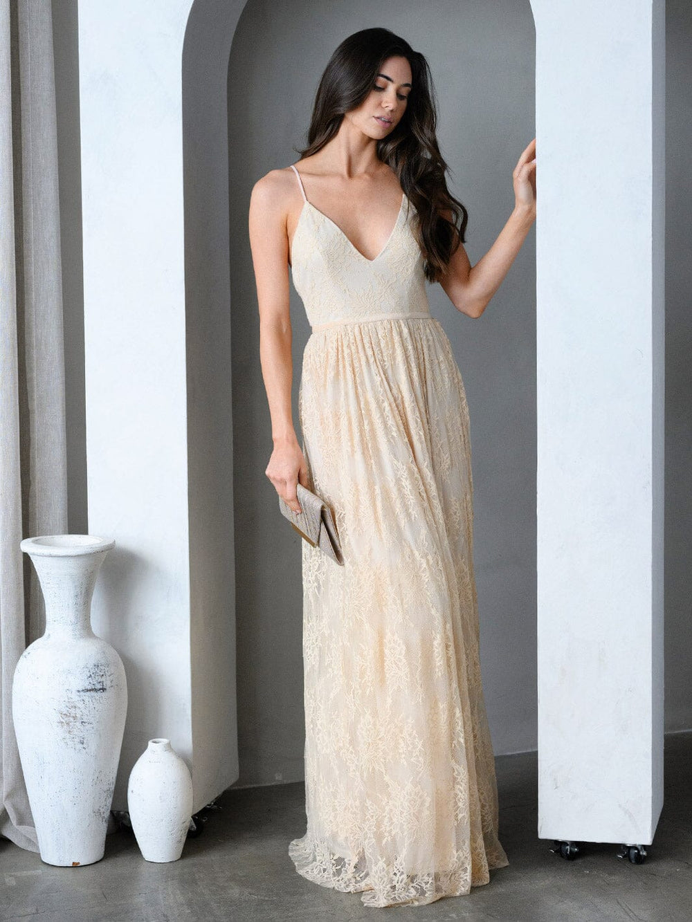 WOMEN'S SLEEVELESS V-NECK LACE GOWN MAXI DRESS