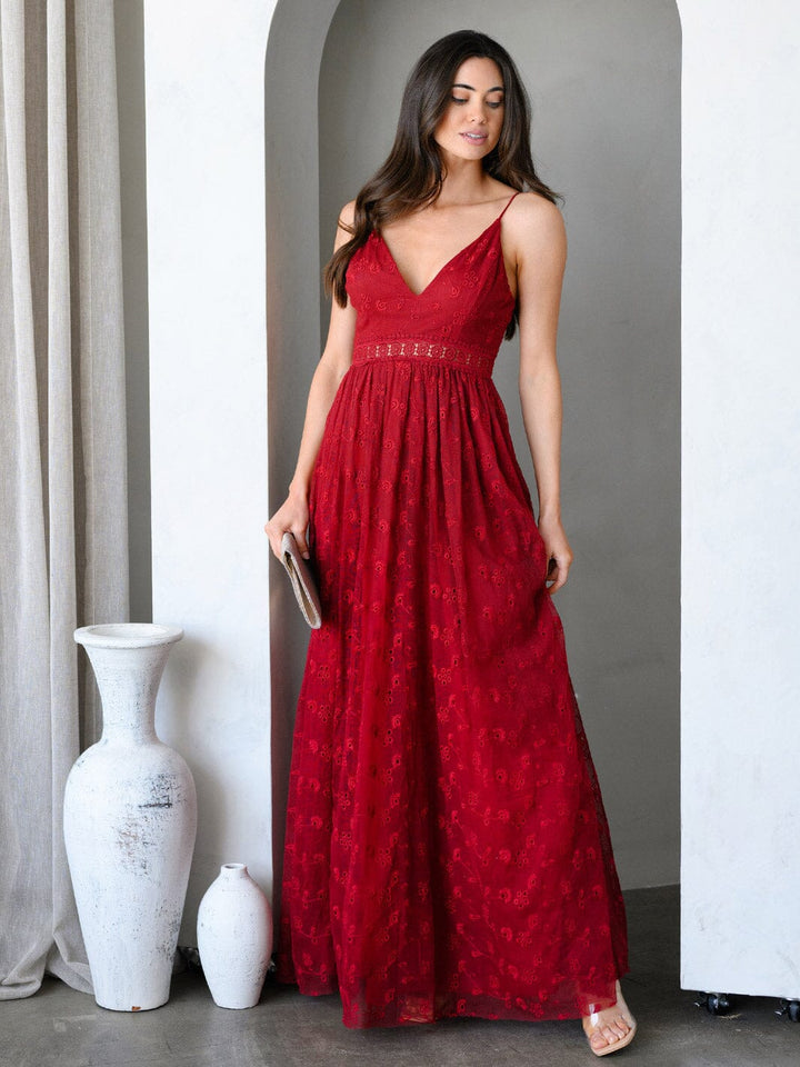 WOMEN'S SLEEVELESS V-NECK LACE EYELET DETAILED MAXI DRESS