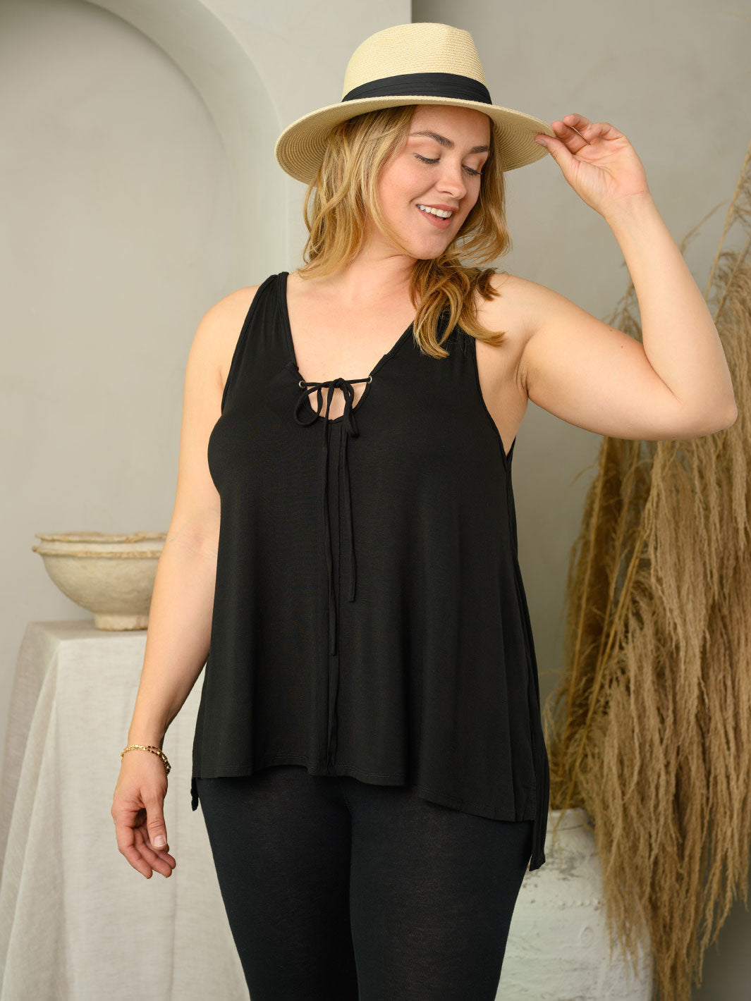 PLUS SIZE TWISTED STRAP TANK TOP