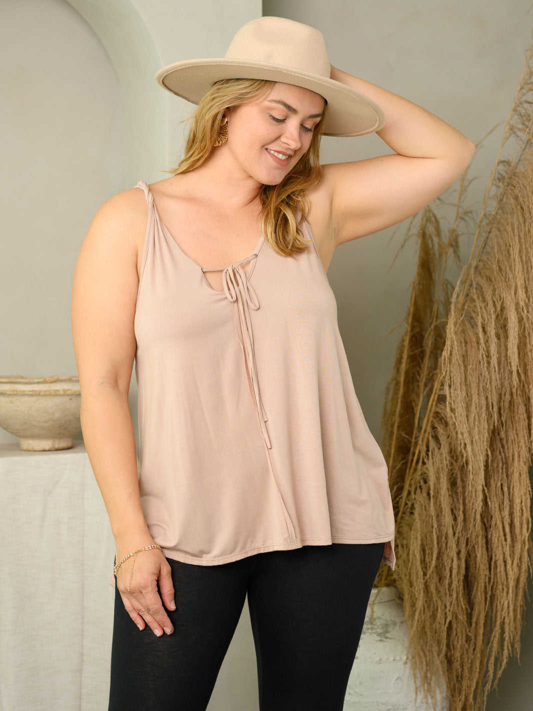 PLUS SIZE TWISTED STRAP TANK TOP