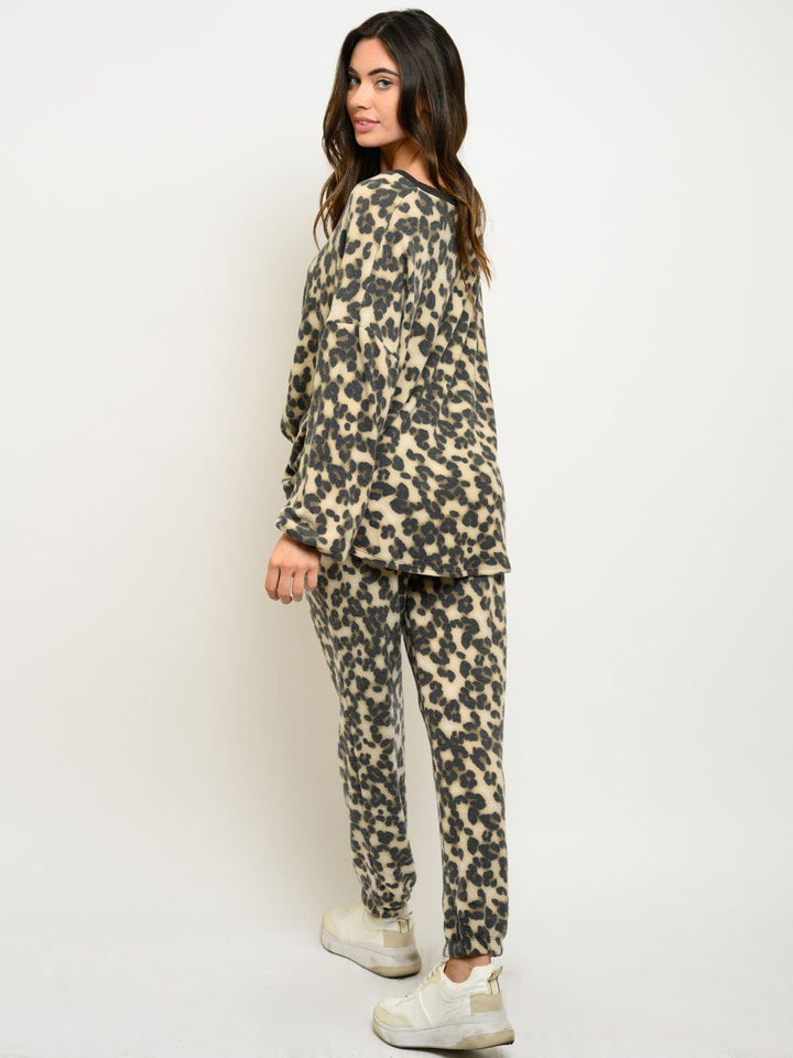 WOMEN'S ANIMAL PRINT LONG SLEEVE TOP