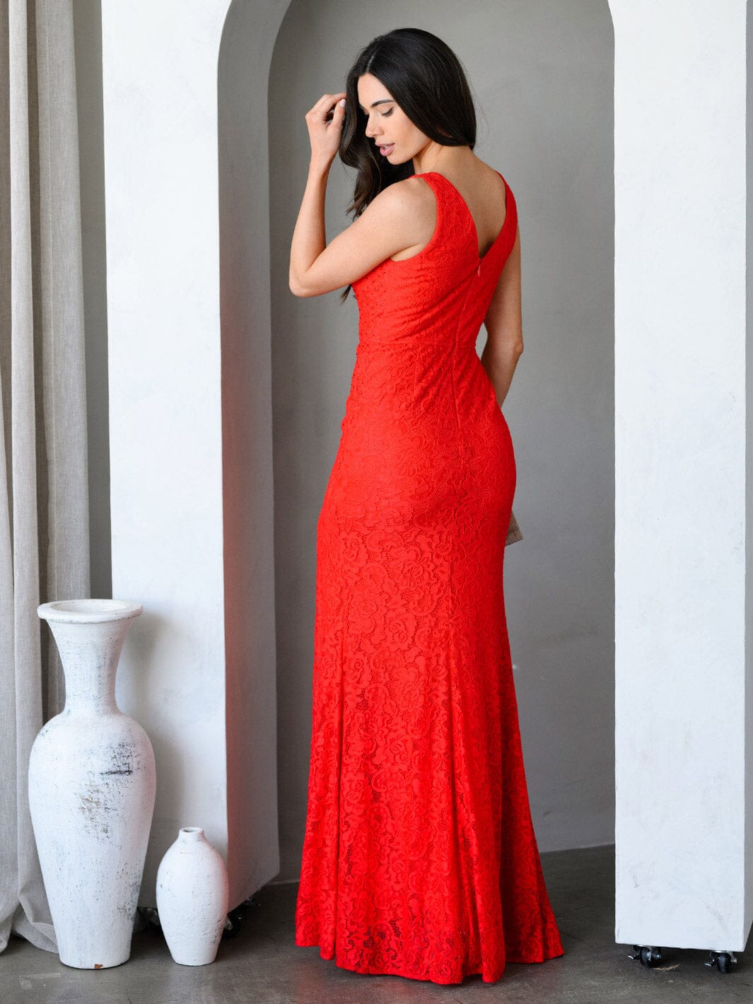 WOMEN'S SLEEVELESS V-NECK FRONT SLIT LACE STUDS DETAILED MAXI DRESS