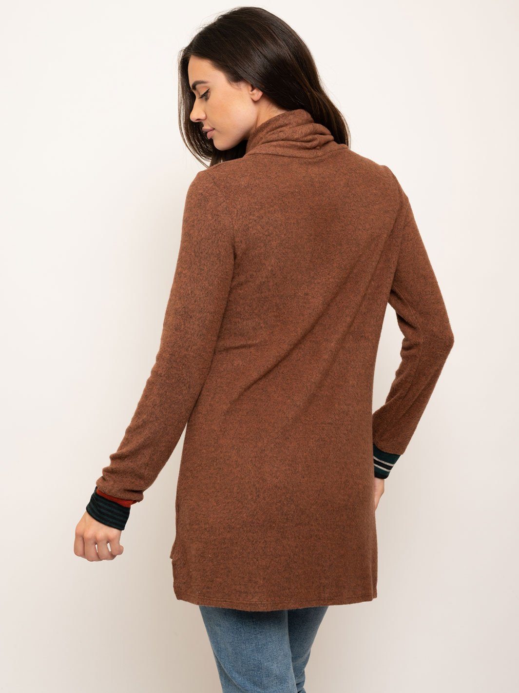 WOMEN'S LONG SLEEVE PRINT DETAIL TOP