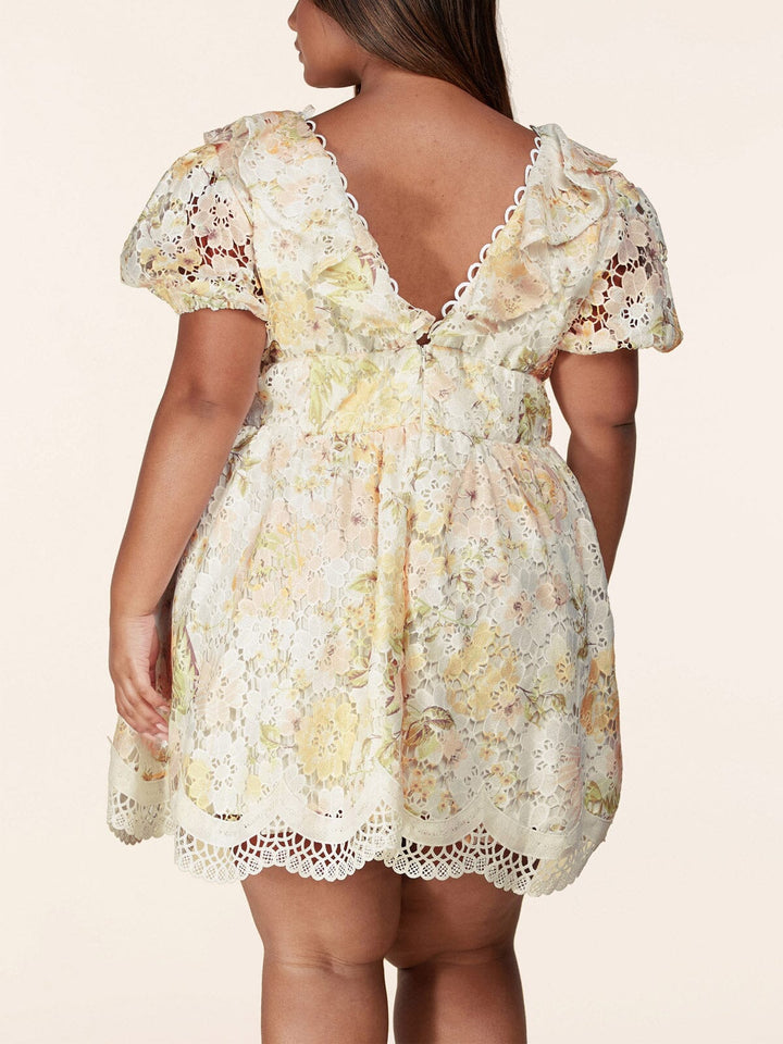 PLUS SIZE SHORT PUFF SLEEVE V-NECK LACE FLORAL MINI DRESS