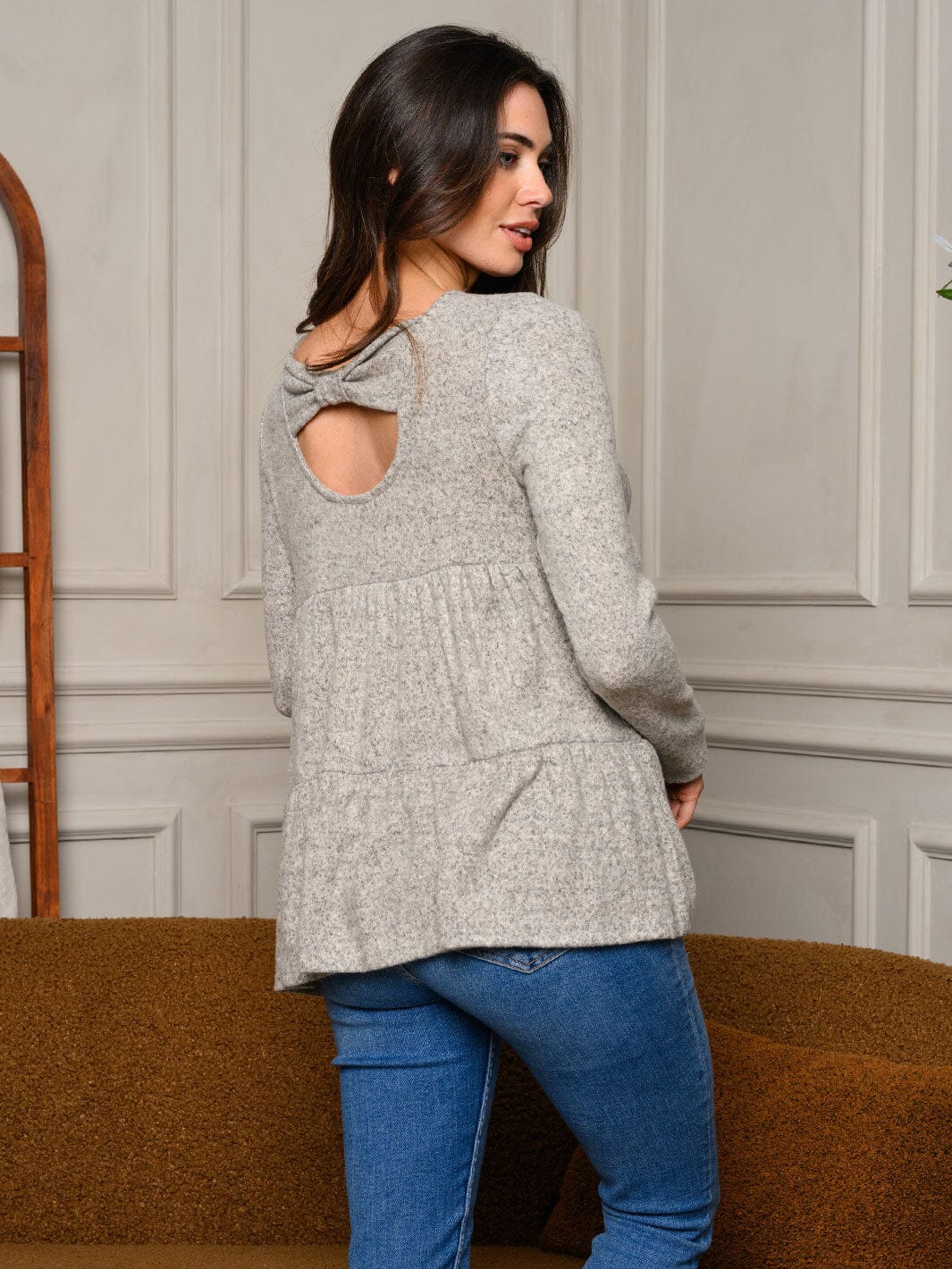 WOMEN'S LONG SLEEVE TIERED BACK DETAILED TOP