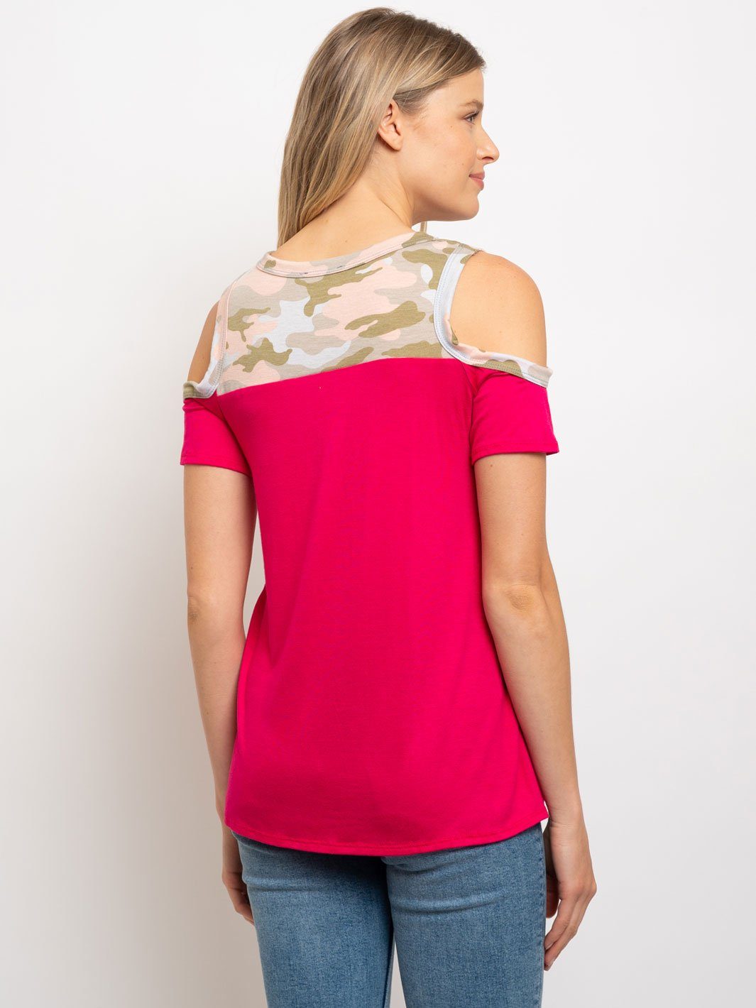 WOMEN'S PEEKABOO SHOULDER CAMO CONTRAST TOP