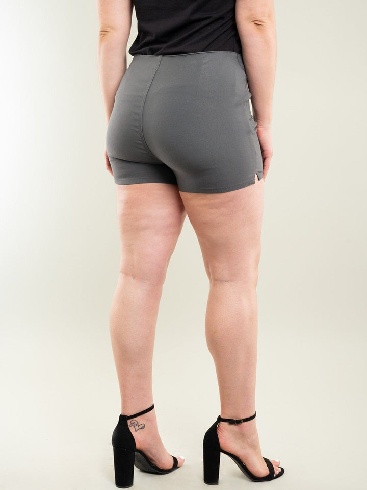 PLUS SIZE BOTTON DETAIL SHORTS