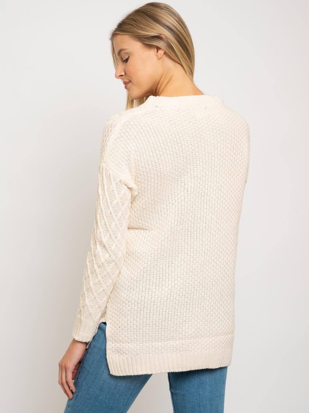 WOMEN'S FRONT POCKETS SWEATER