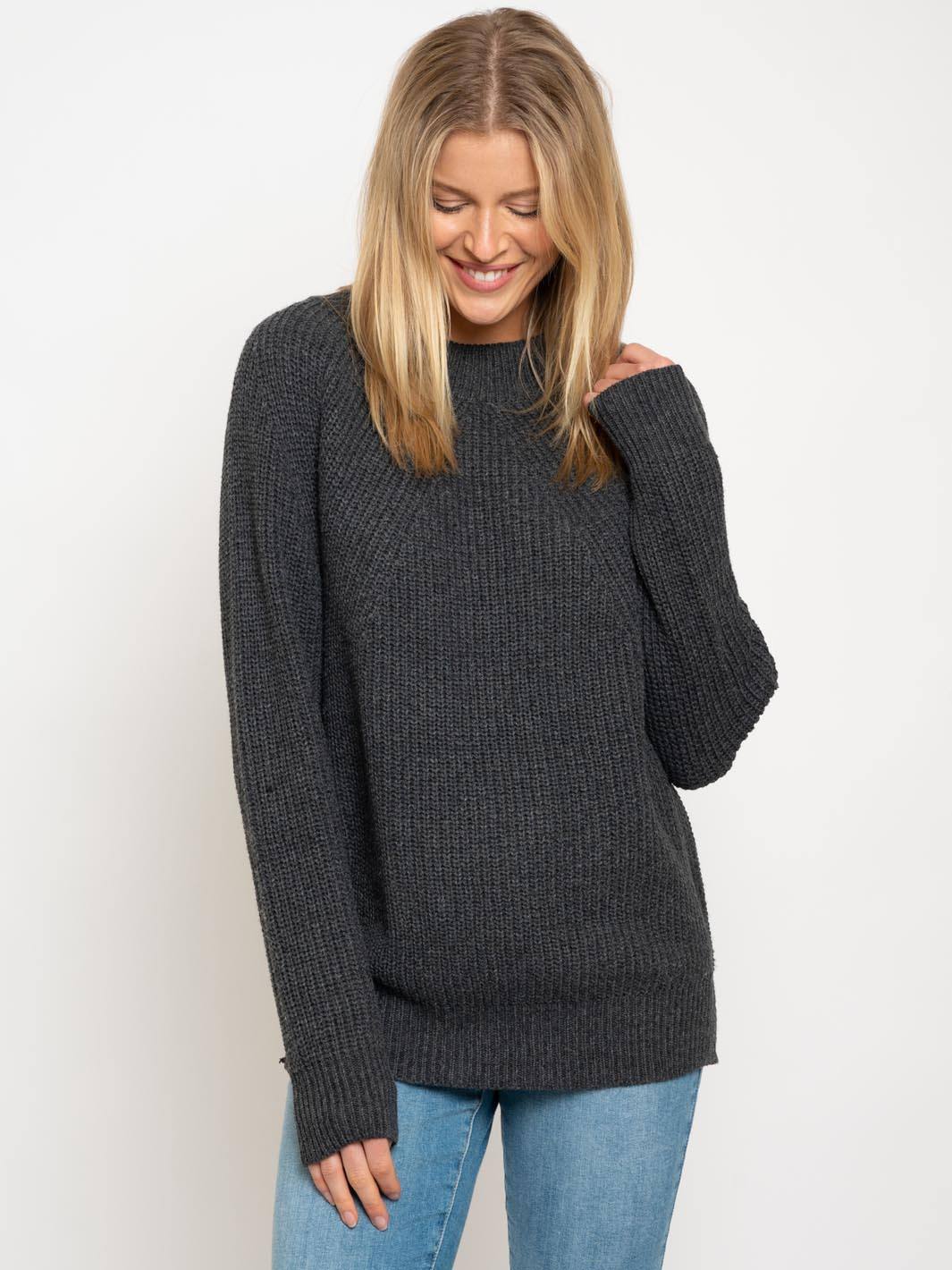 WOMEN'S ROUND NECK SWEATER