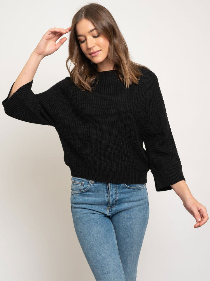 WOMEN'S BLACK KNIT CROP SWEATER