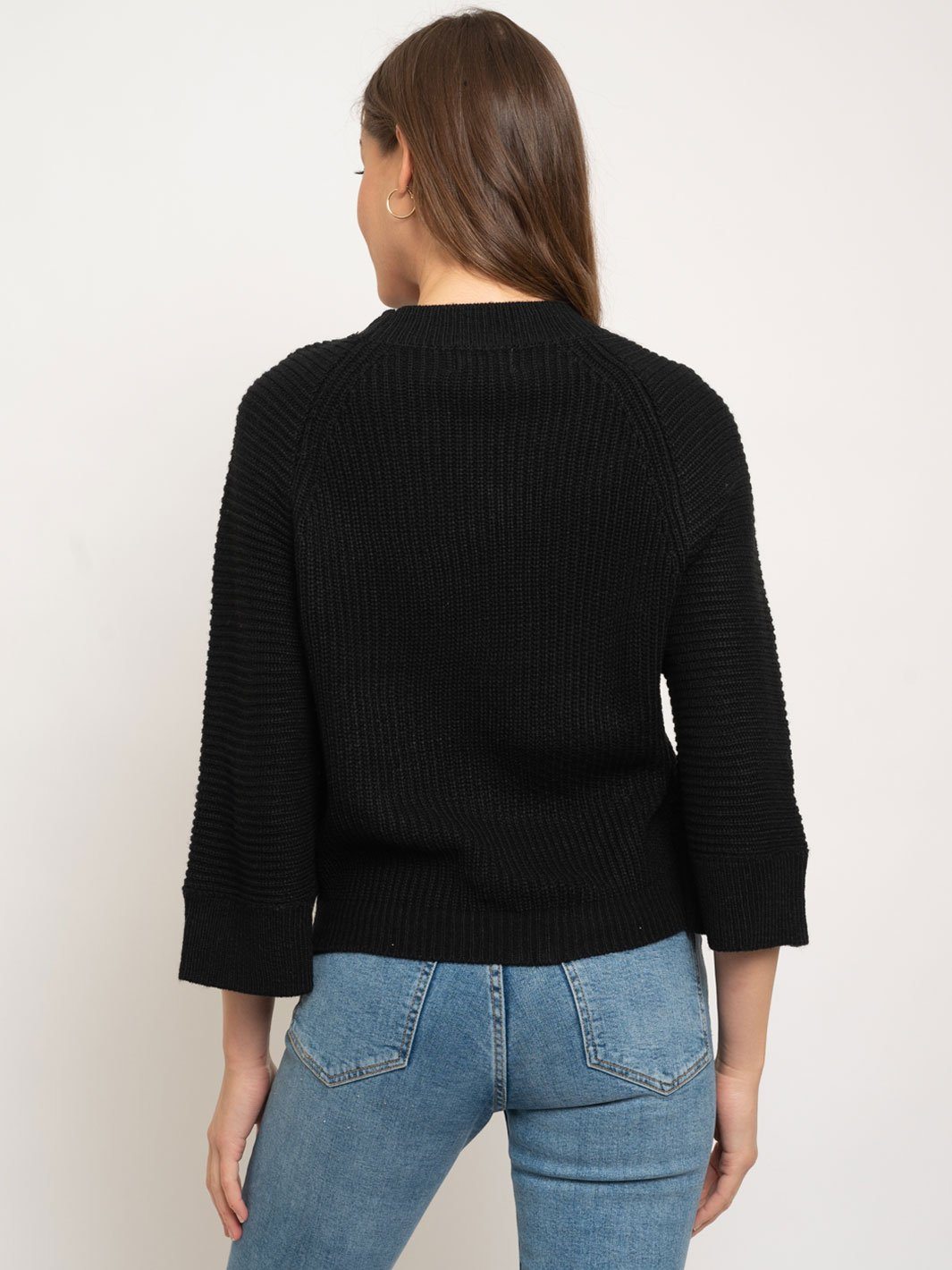 WOMEN'S BLACK KNIT CROP SWEATER