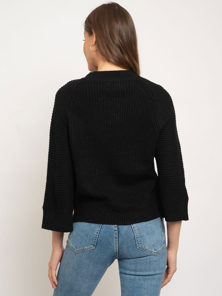 WOMEN'S BLACK KNIT CROP SWEATER