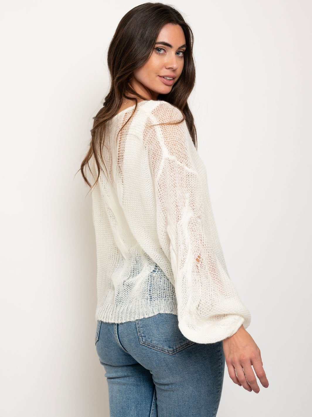 WOMEN'S OVERSIZED TWISTED KNIT SWEATER