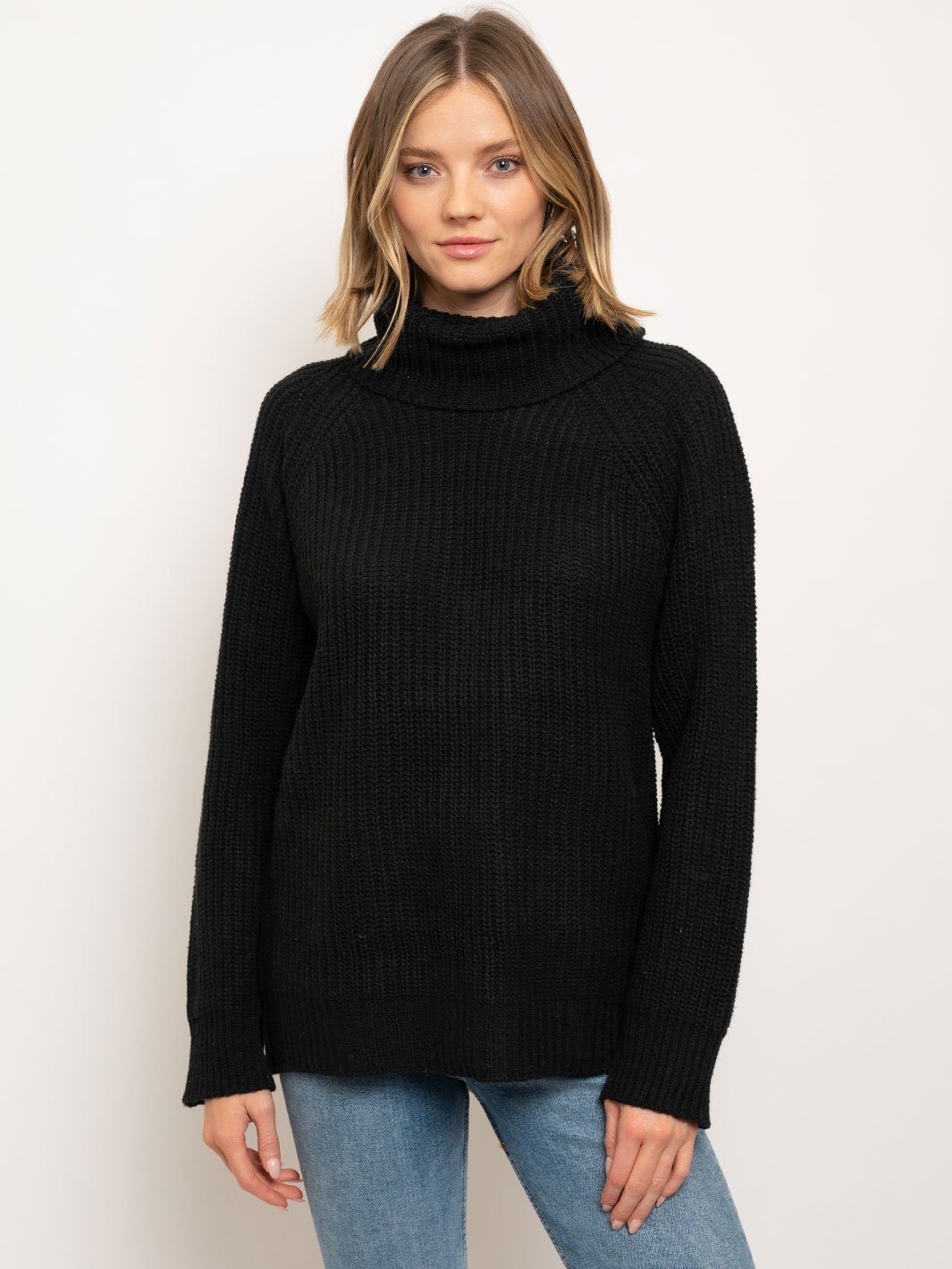WOMEN'S BLACK TURTLENECK SWEATER
