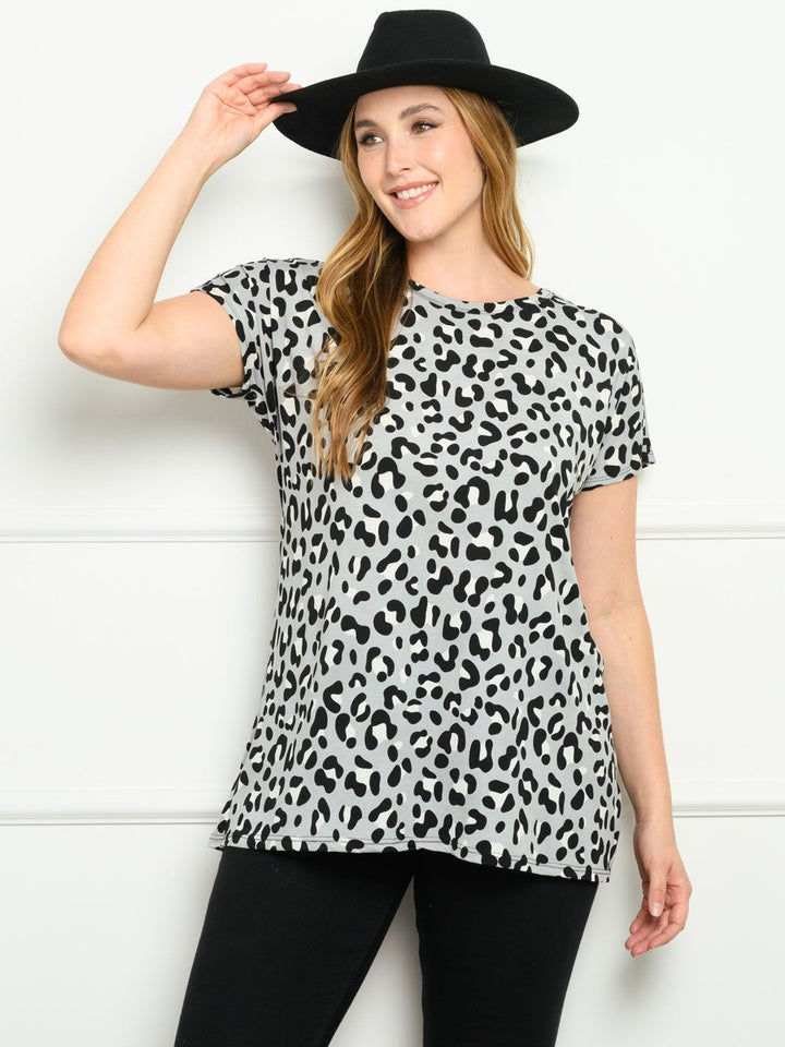 PLUS SIZE SHORT SLEEVE ANIMAL PRINT TOP