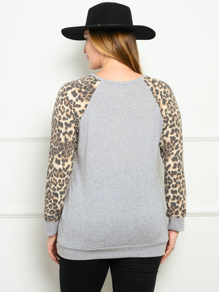 PLUS SIZE LONG SLEEVE ANIMAL PRINT SOLID TOP