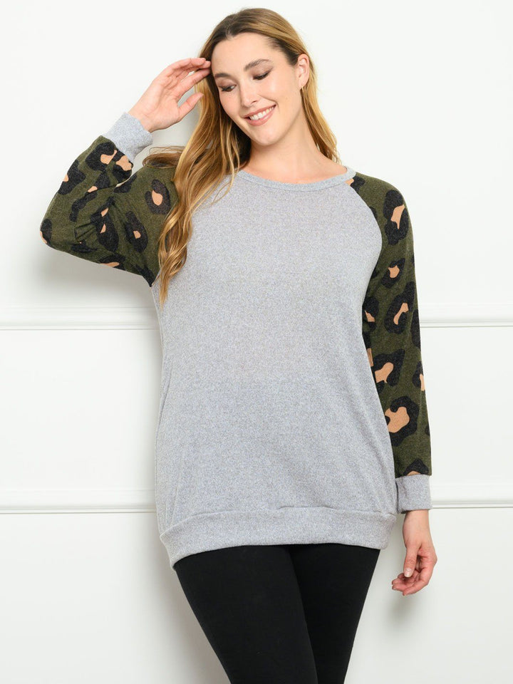 PLUS SIZE LONG SLEEVE ANIMAL PRINT SOLID TOP