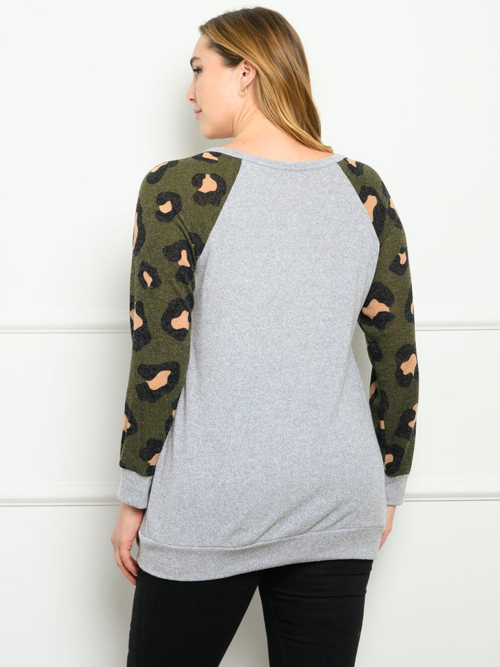 PLUS SIZE LONG SLEEVE ANIMAL PRINT SOLID TOP