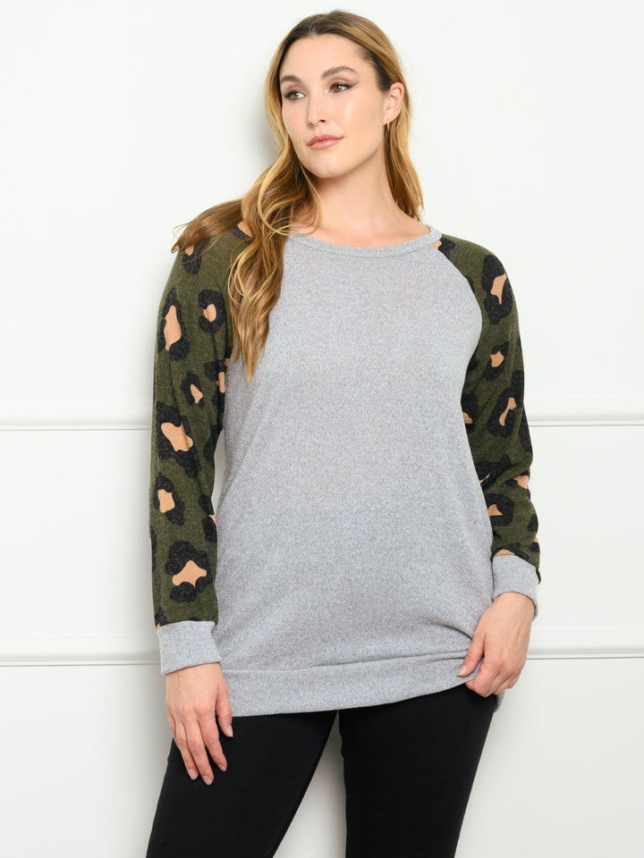 PLUS SIZE LONG SLEEVE ANIMAL PRINT SOLID TOP