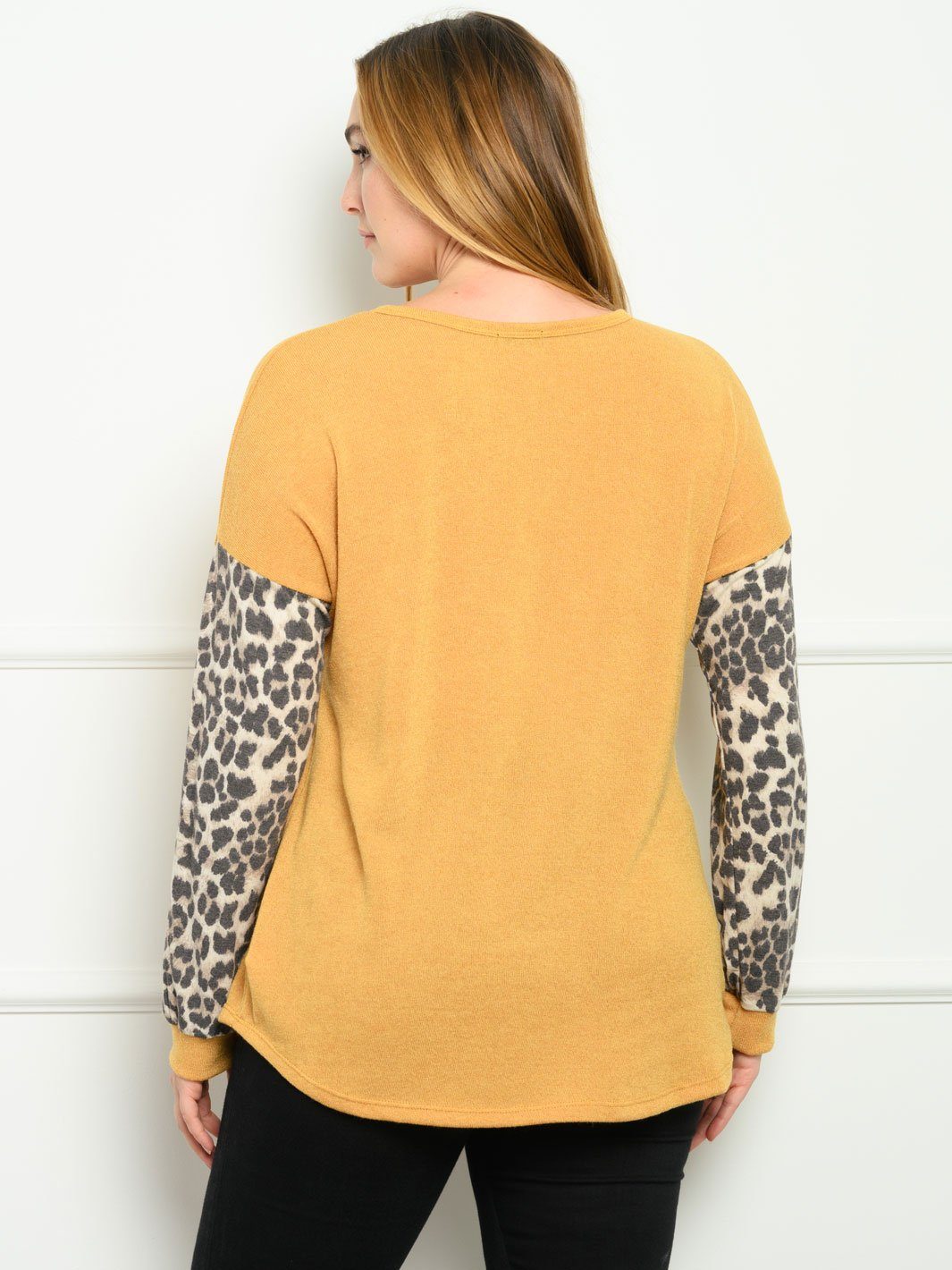 PLUS SIZE LONG SLEEVE ANIMAL PRINT SOLID TOP
