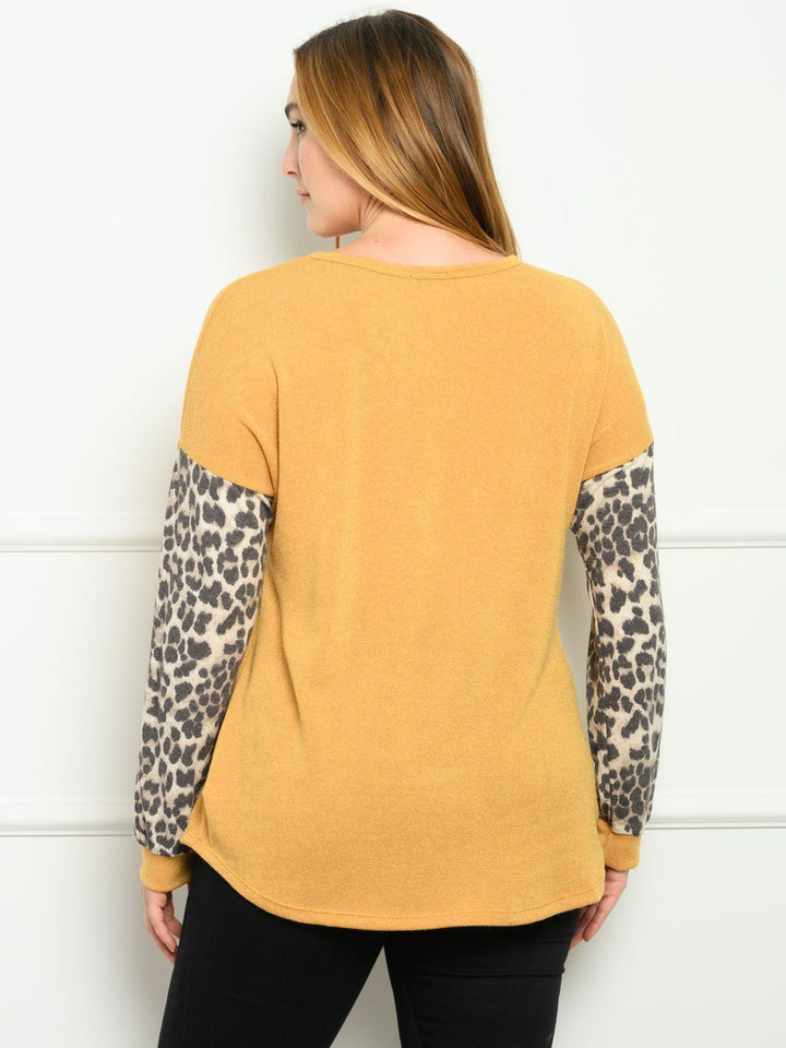 PLUS SIZE LONG SLEEVE ANIMAL PRINT SOLID TOP