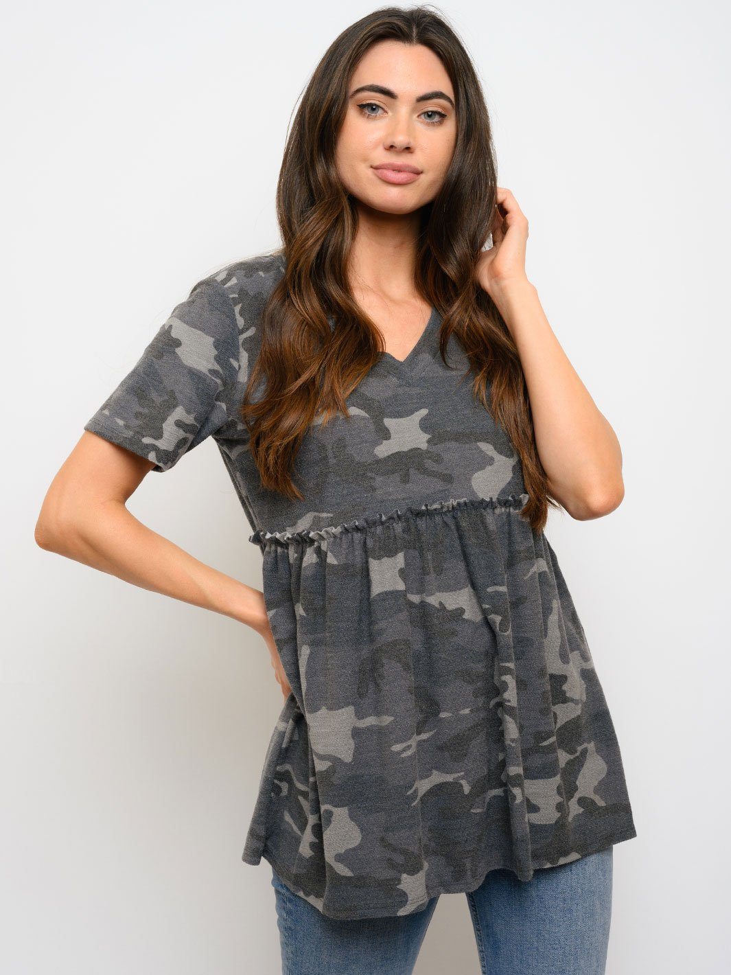 WOMEN'S V-NECK CAMO PRINT SHORT SLEEVE TOP