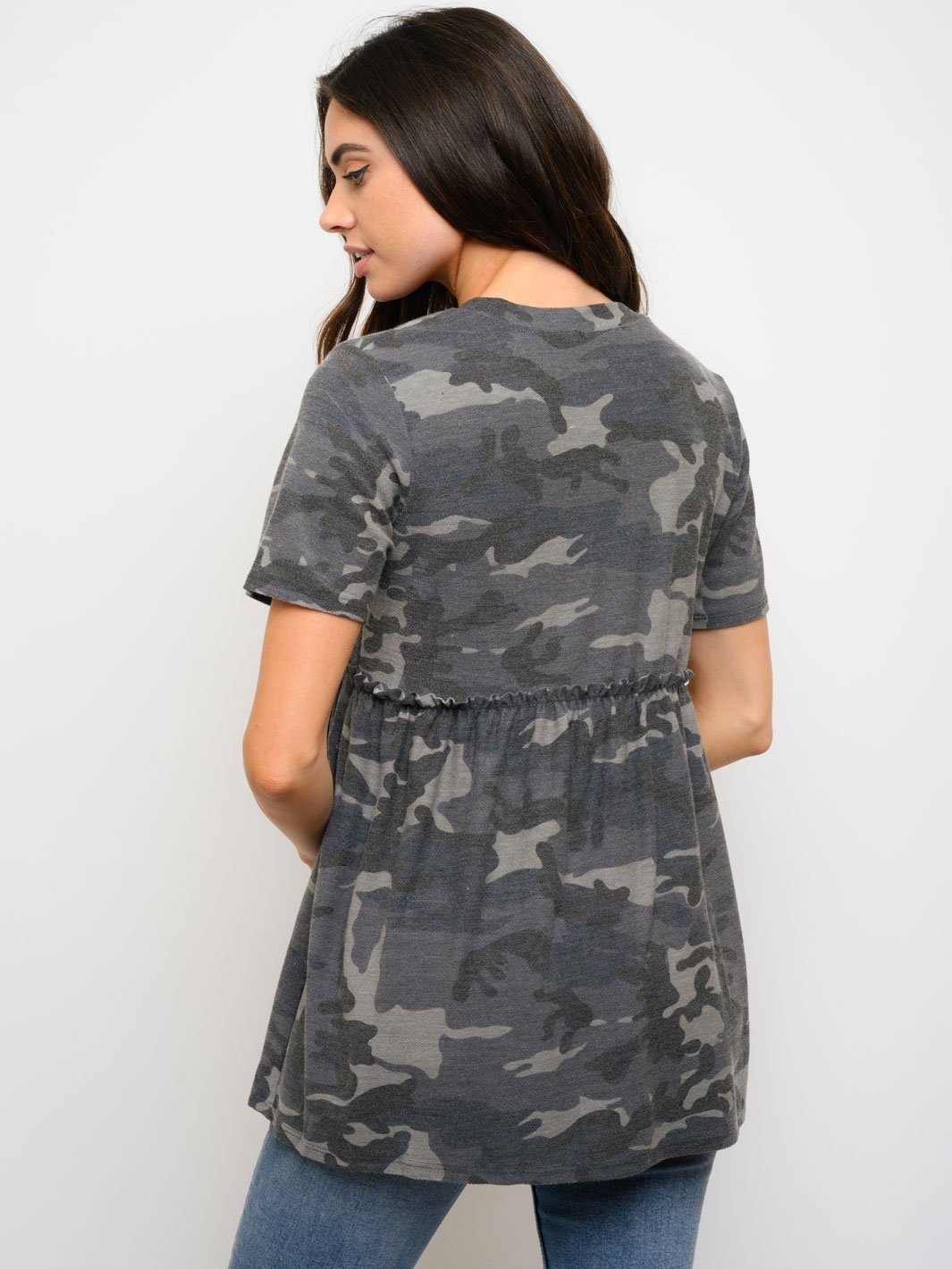 WOMEN'S V-NECK CAMO PRINT SHORT SLEEVE TOP