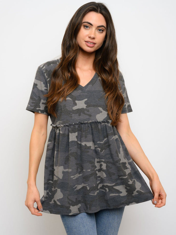 WOMEN'S V-NECK CAMO PRINT SHORT SLEEVE TOP