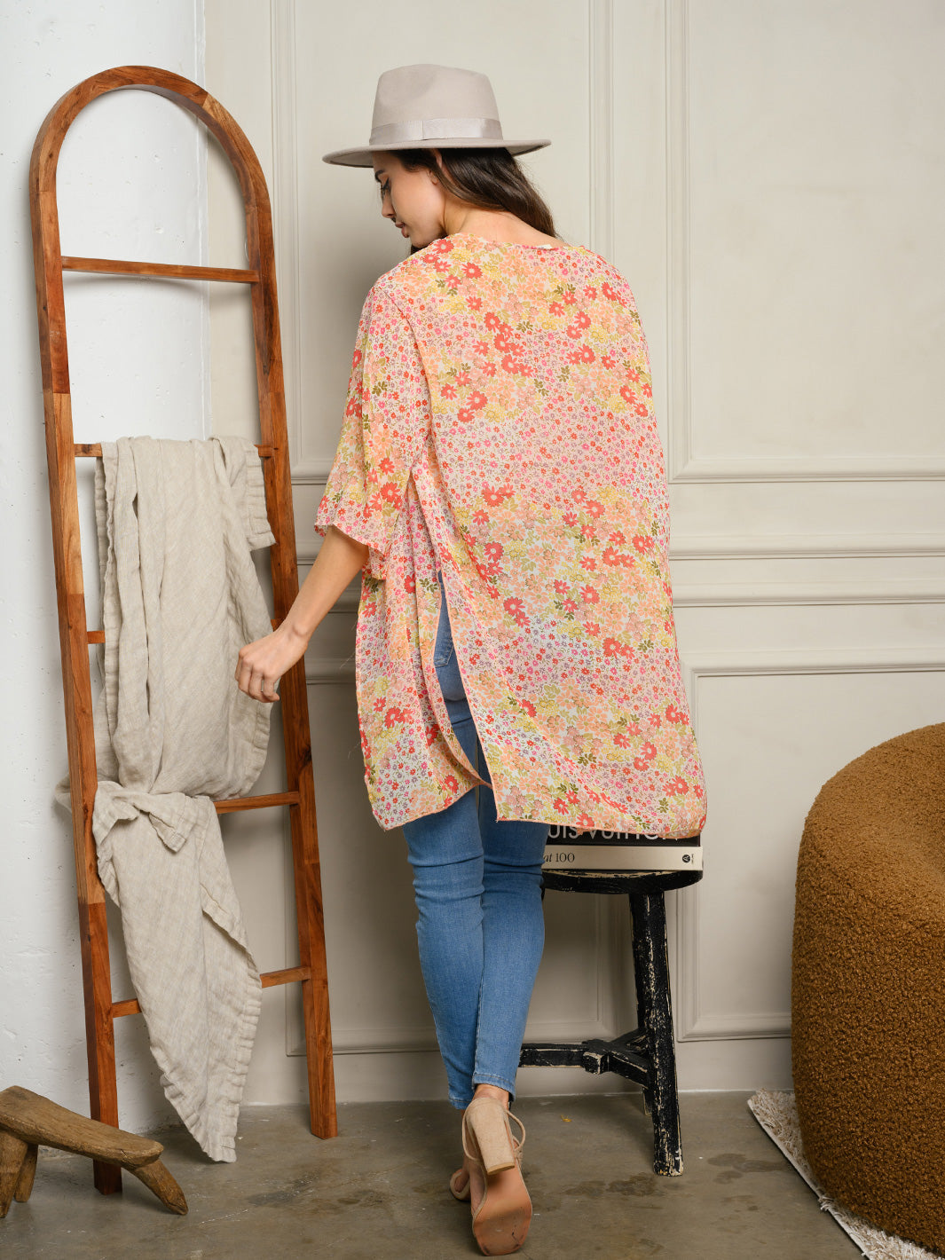 WOMEN'S SHORT SLEEVE FLORAL KIMONO