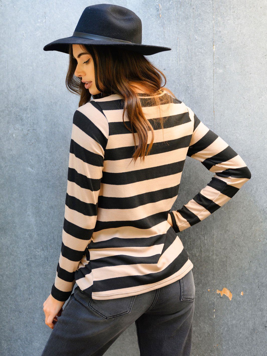 WOMEN'S LONG SLEEVE FRONT KNOT TOP