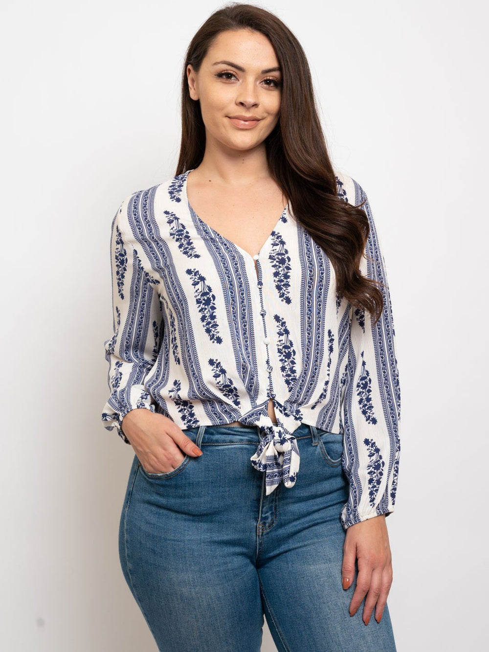 PLUS SIZE PRINTED KNOTTED TIE FRONT LONG SLEEVE TOP