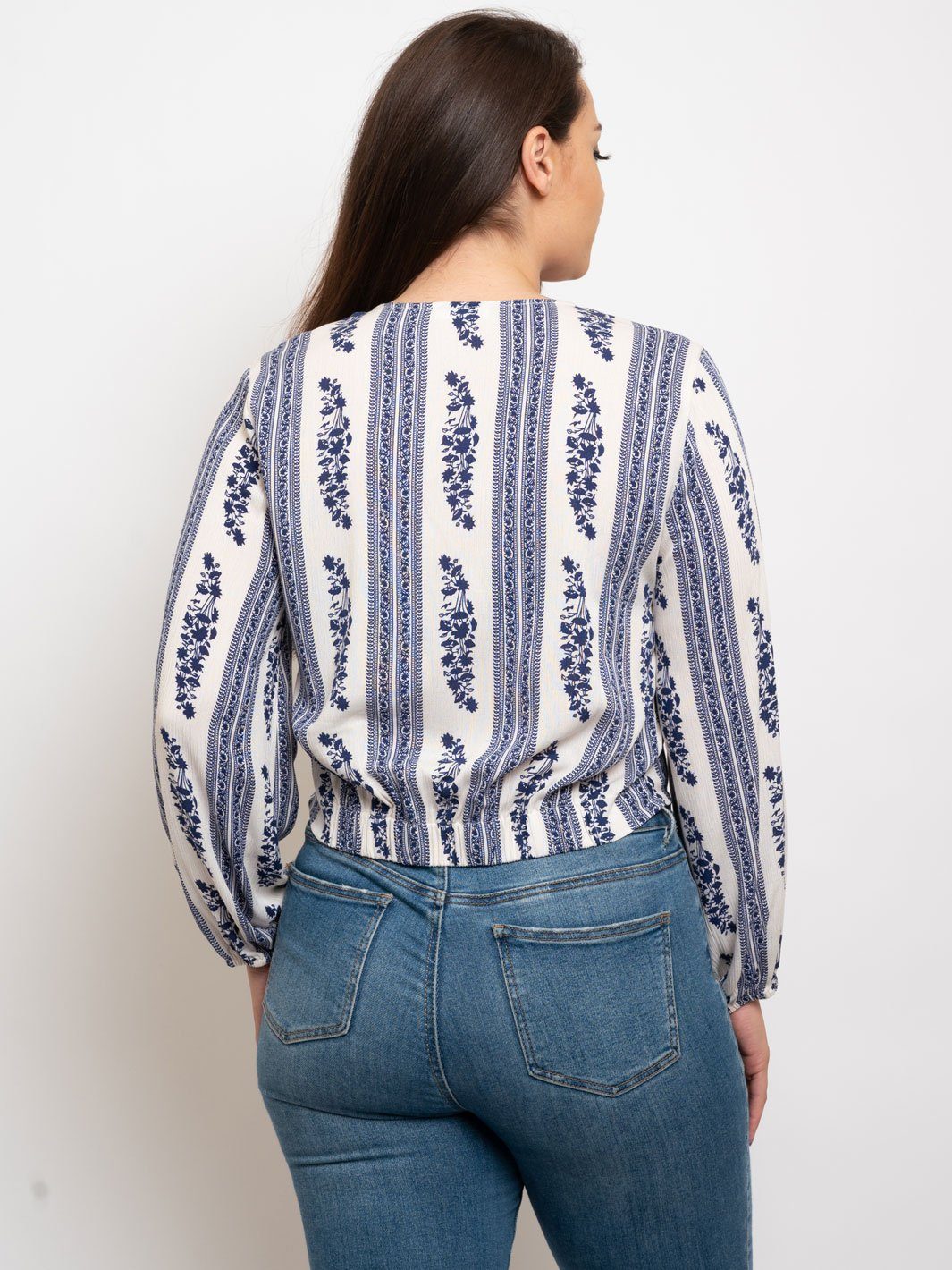 PLUS SIZE PRINTED KNOTTED TIE FRONT LONG SLEEVE TOP