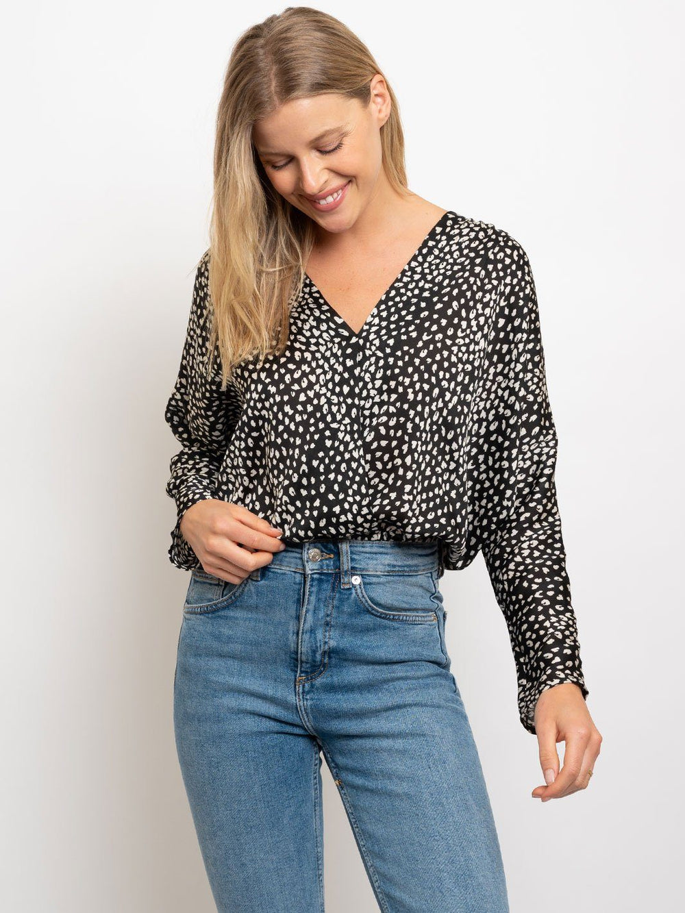 WOMEN'S BLACK WHITE LONG SLEEVE TOP