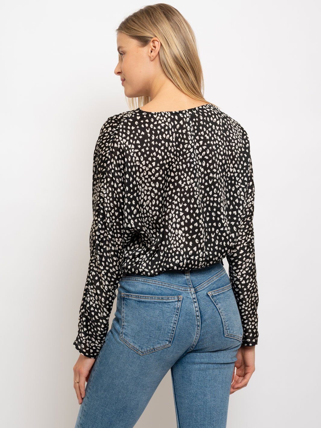 WOMEN'S BLACK WHITE LONG SLEEVE TOP