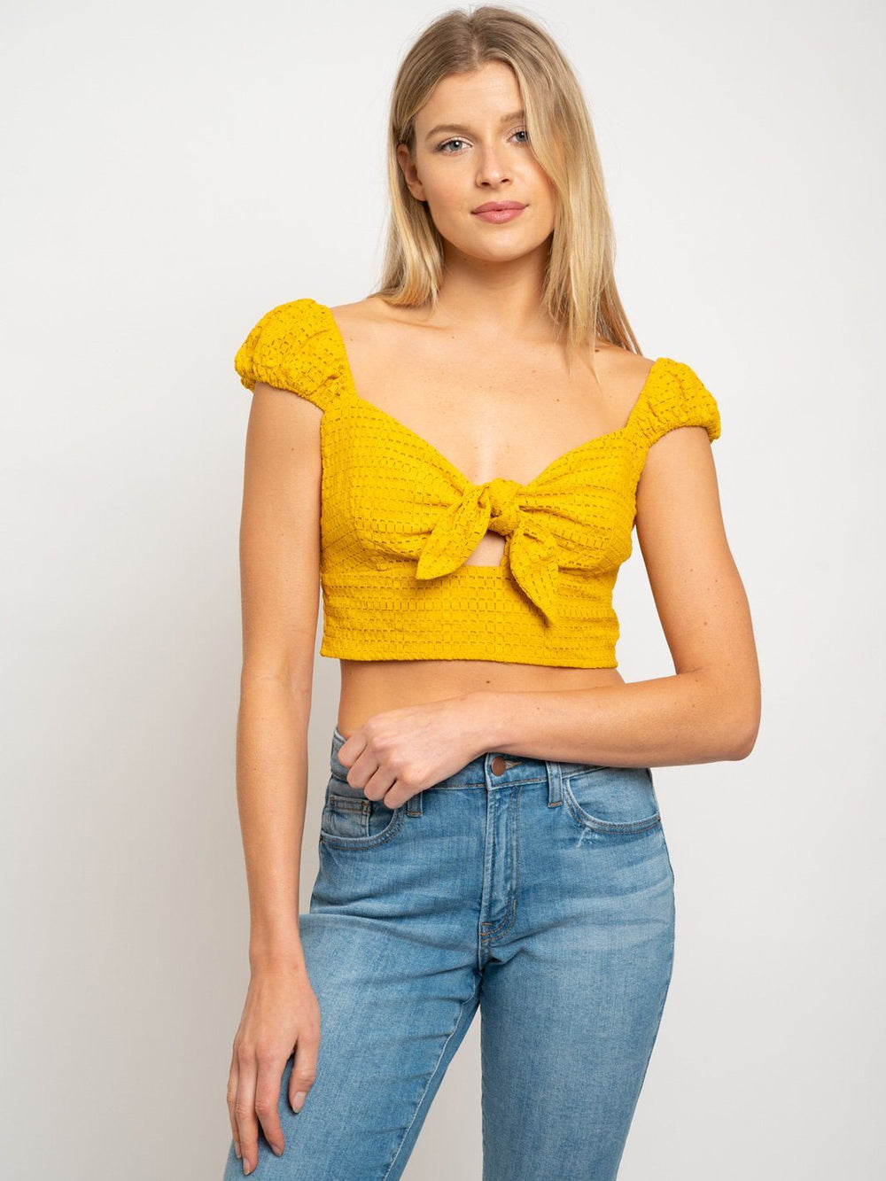 WOMEN'S FRONT TIE CROP TOP