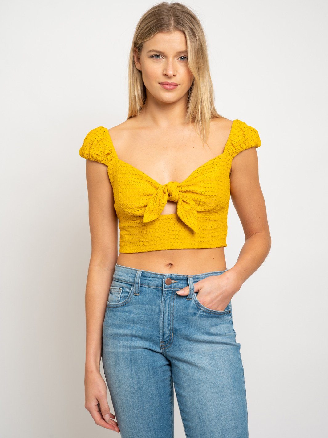 WOMEN'S FRONT TIE CROP TOP