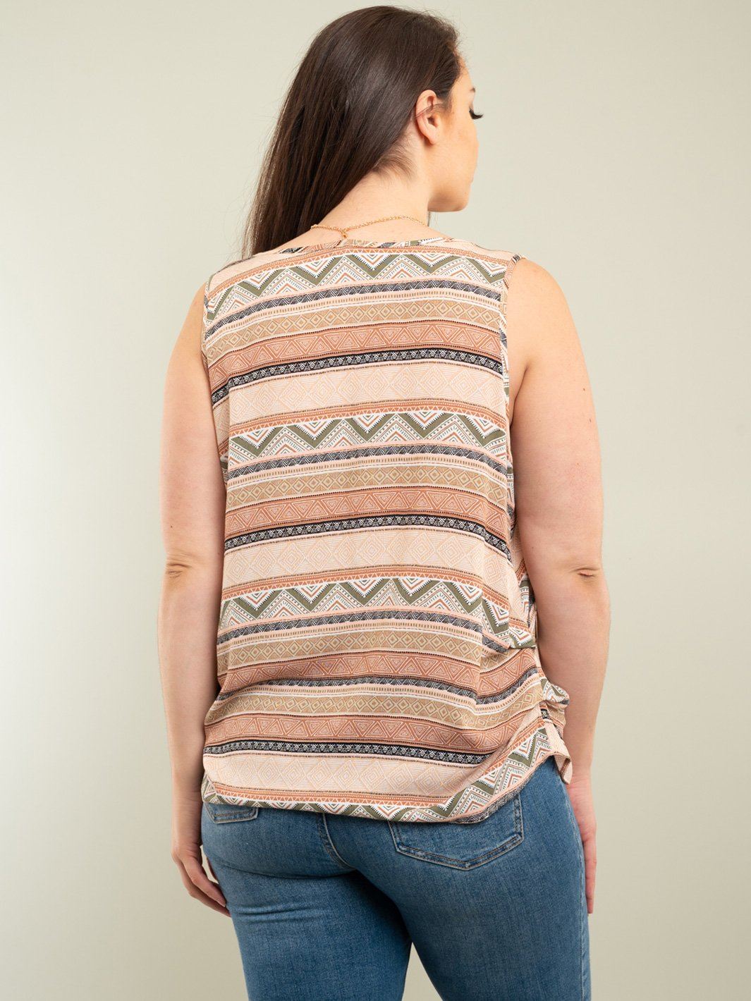 PLUS SIZE SLEEVELESS TOP WITH CHAIN INCLUDED