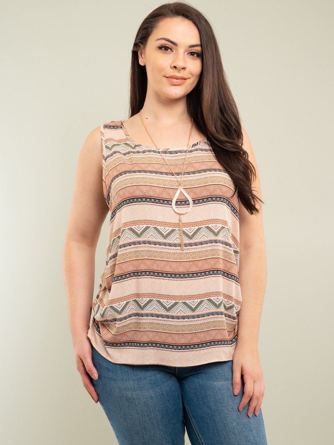 PLUS SIZE SLEEVELESS TOP WITH CHAIN INCLUDED