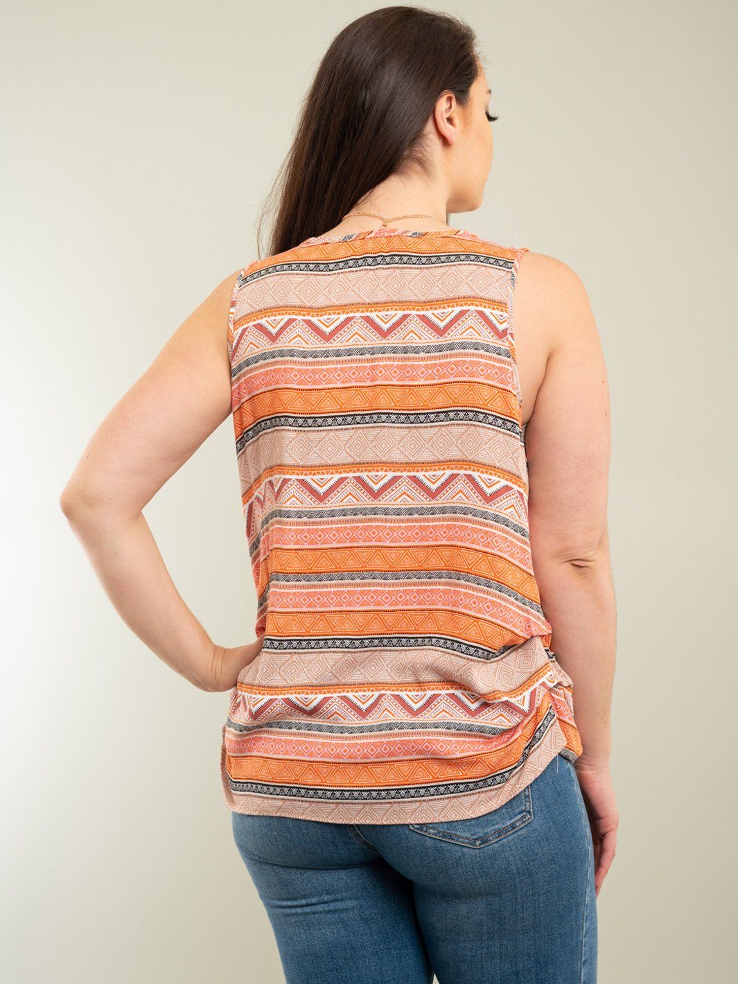 PLUS SIZE SLEEVELESS TOP WITH CHAIN INCLUDED