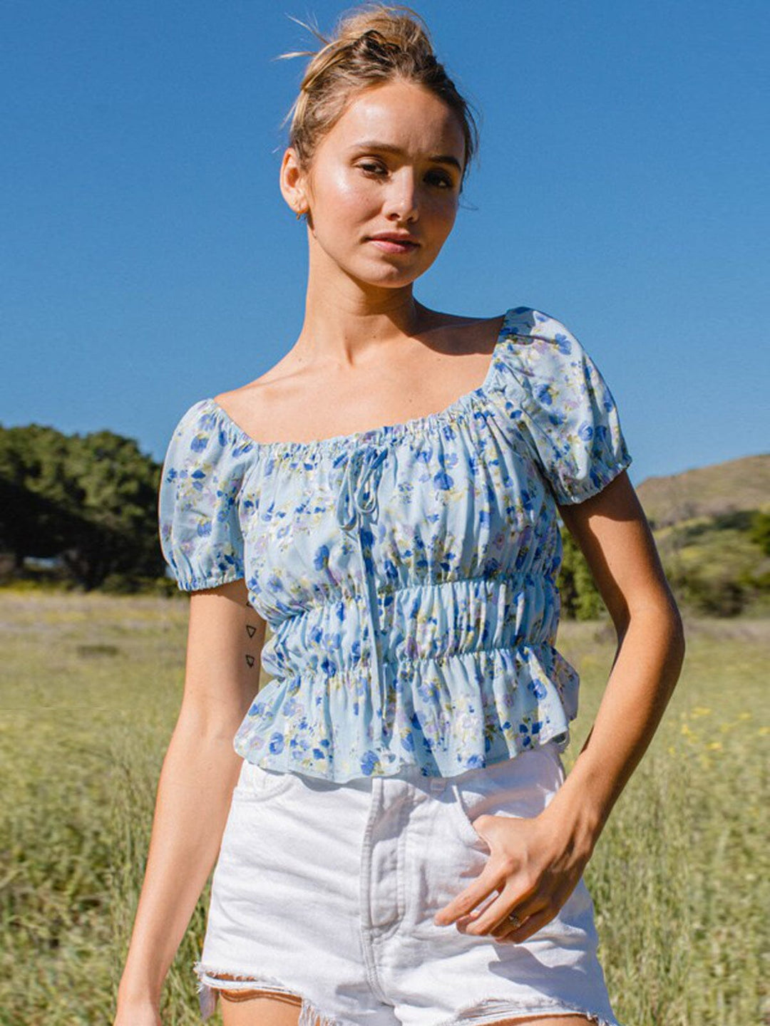 WOMEN'S SHORT SLEEVE FLORAL TOP